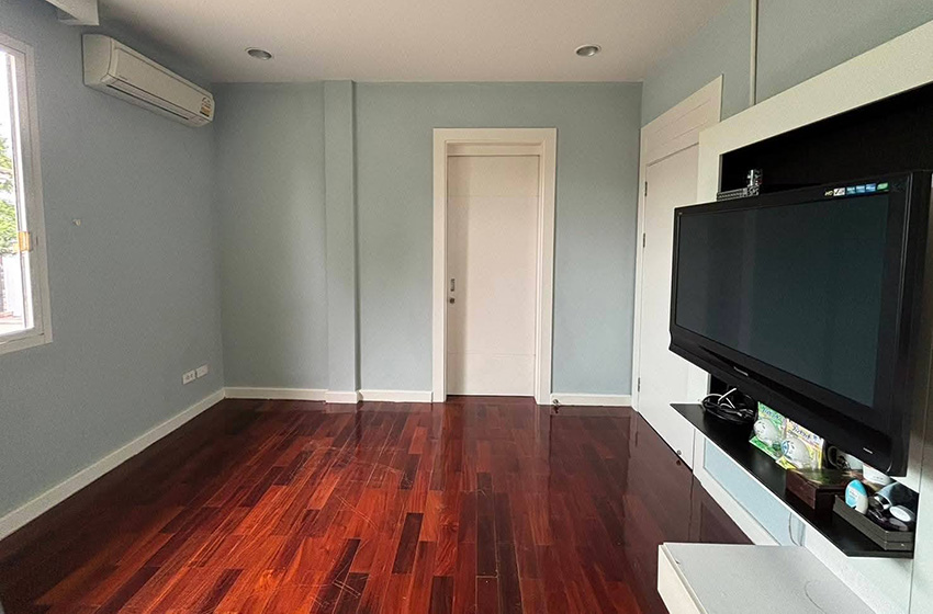 House with Shared Pool in Lat Phrao 